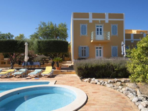 Delightful authentic Quinta with swimming pool close to beach and towns